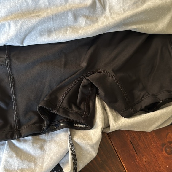 Lululemon Circuit Breaker Skirt II Size 6 Tall Like New - Picture 7 of 7